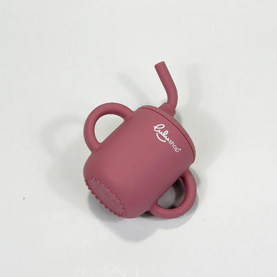 Bögre kiömlésgátló fedéllel és szívószállal Rózsaszín százszorszép színben