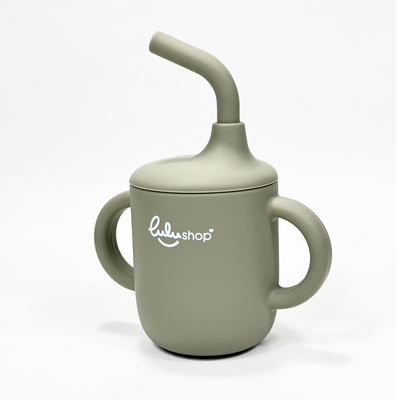 Bögre kiömlésgátló fedéllel és szívószállal Erdőzöld színben