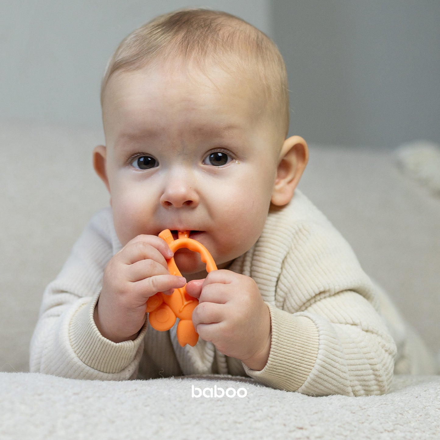 Baboo® rákocska alakú szilikon rágóka fogzásra, 4 hónapos kortól