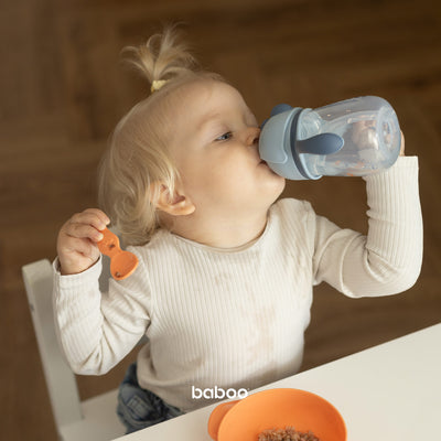 Baboo® szilikon szívószálas itatópohár 260 ml Blue Haze 9+ hónapos kortól